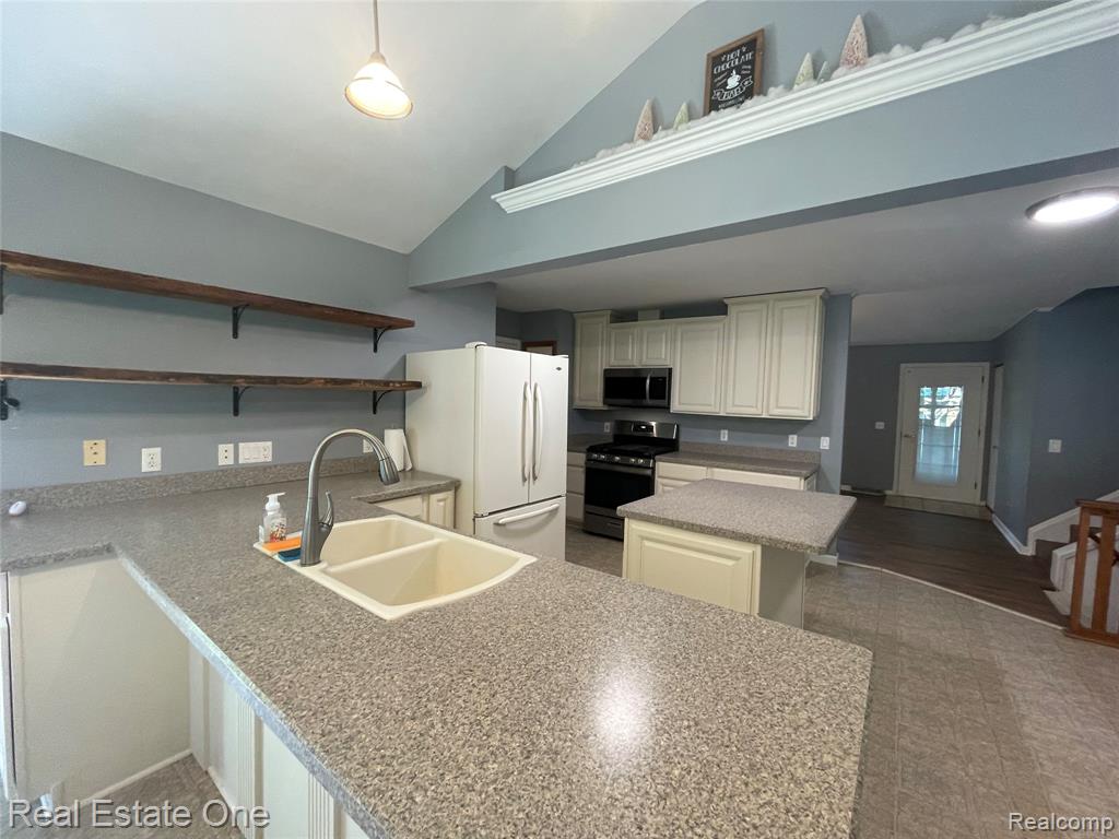 4620 Kempf Street, Waterford, MI 48329 — Photo 11