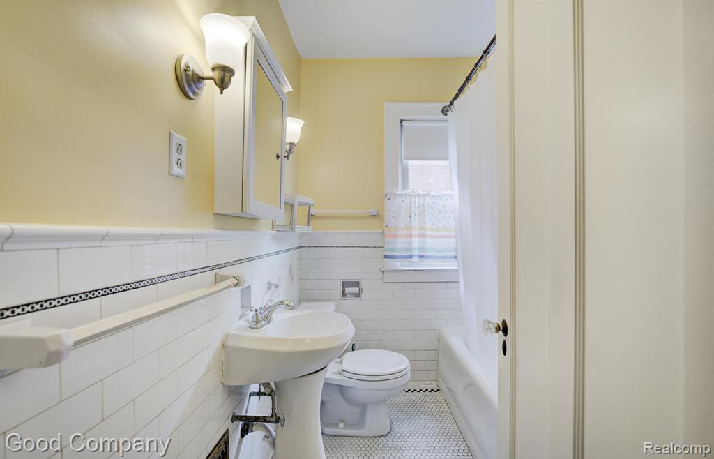515 W Golden Gate, Highland Park, MI 48203 — Photo 18