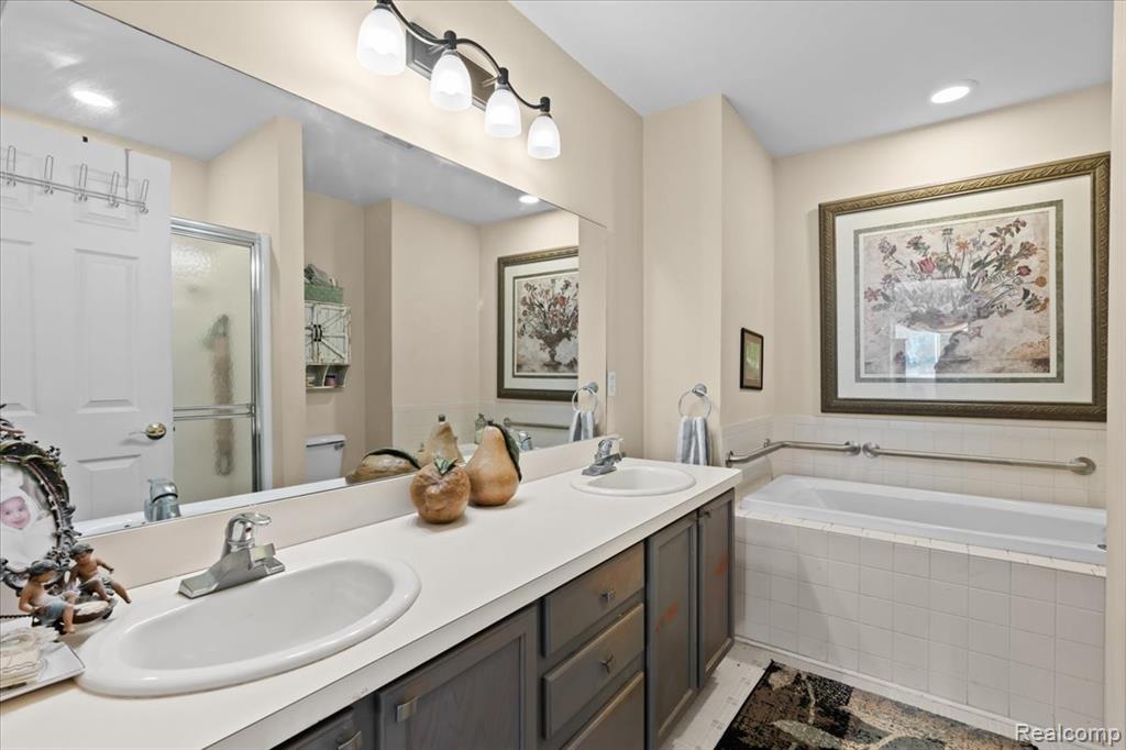 5352 Pine Needle Drive, Grand Blanc, MI 48439 — Photo 17