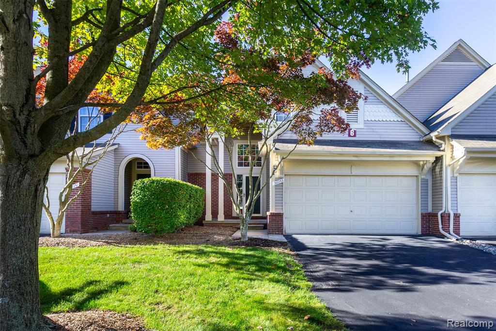 38253 Saratoga Circle, Farmington Hills, MI 48331