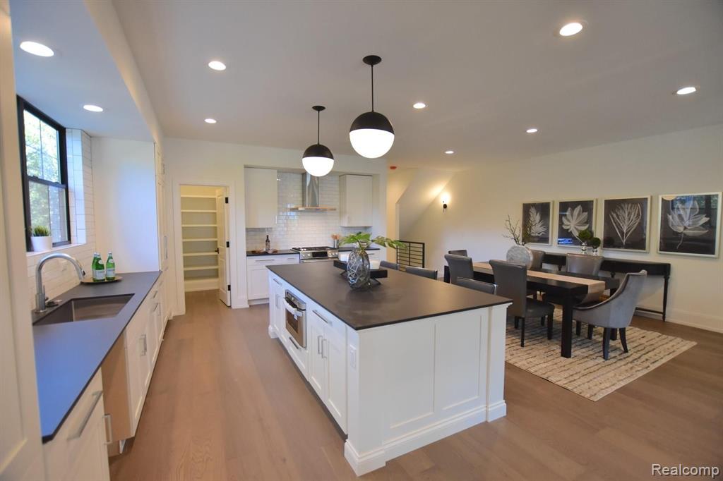 887 REDDING Road, Birmingham, MI 48009 — Photo 2