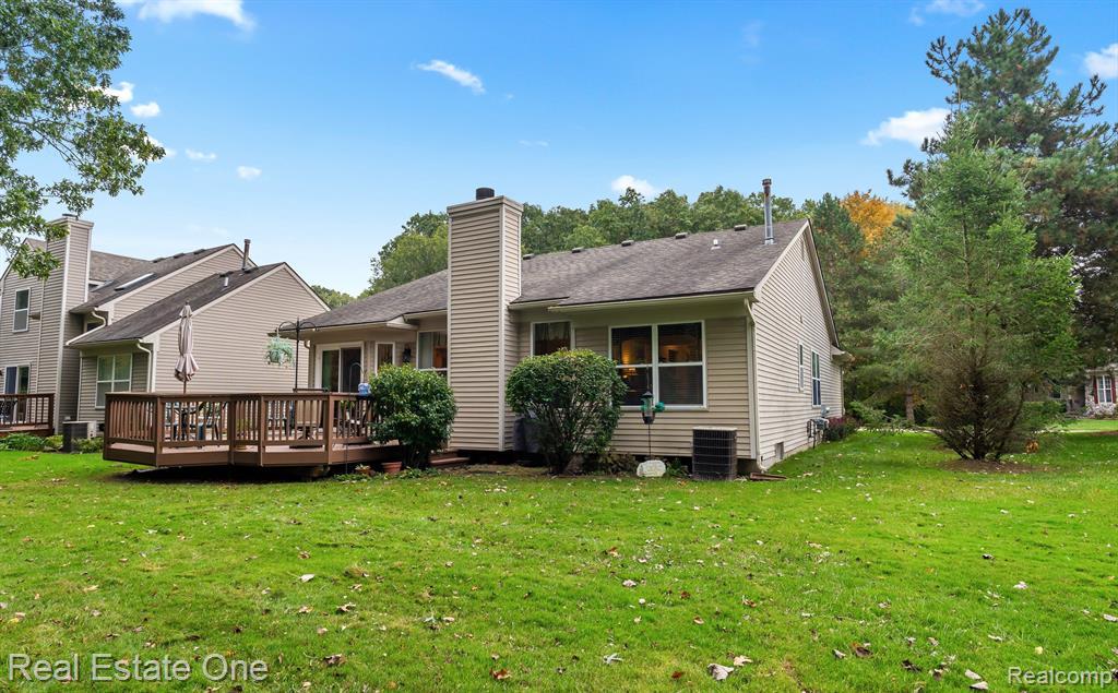 907 CALPERNIA, 29, Wixom, MI 48393 — Photo 23