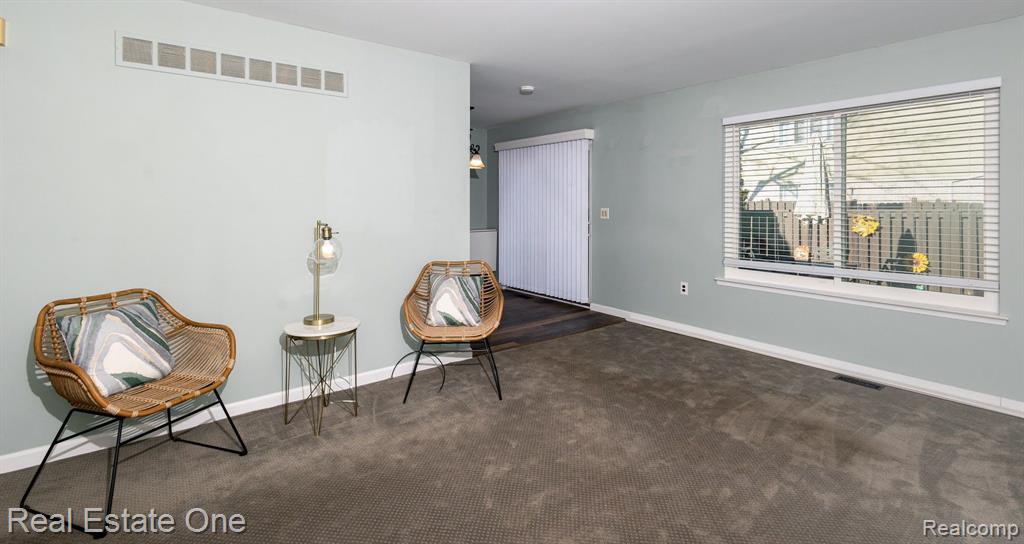 1882 NEWPORTE CT, 242, Royal Oak, MI 48073 — Photo 6