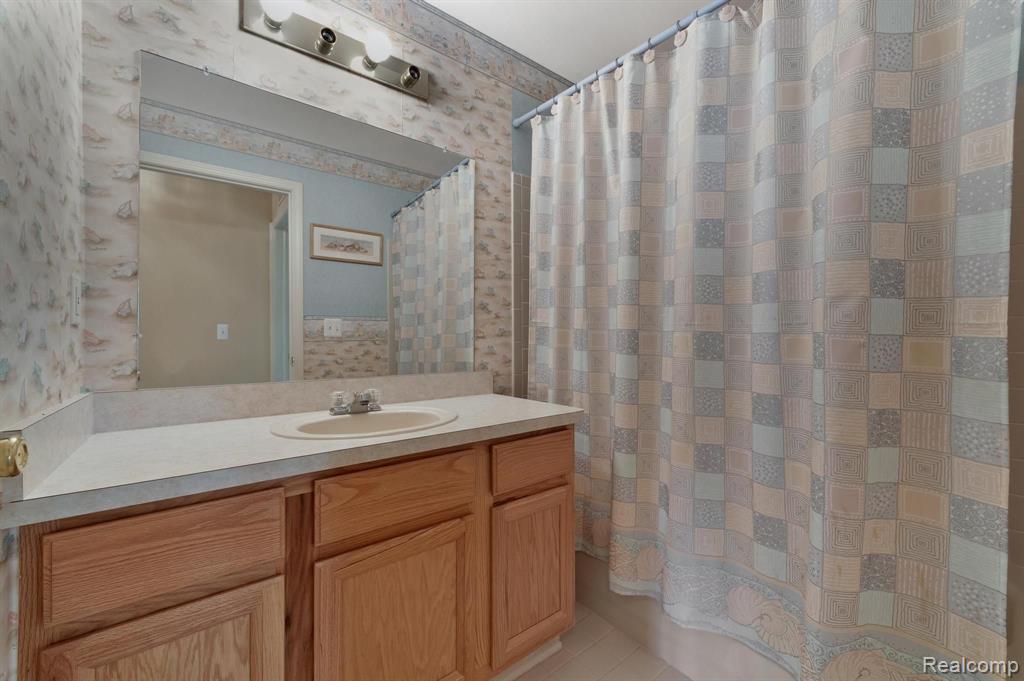 46254 CAVALIER Drive, Macomb, MI 48044 — Photo 22