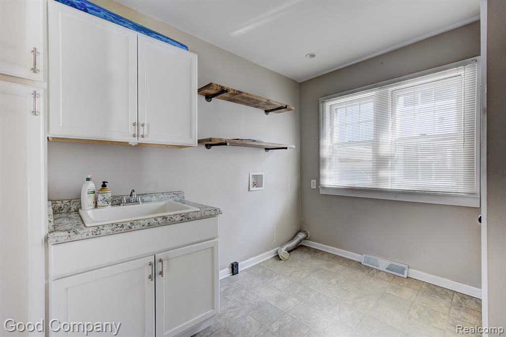 934 Lockwood Road, Royal Oak, MI 48067 — Photo 18