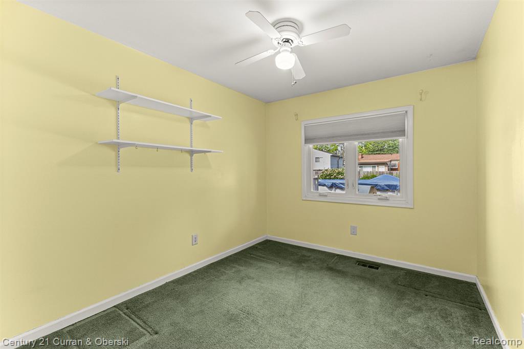 9377 Lamont Street, Livonia, MI 48150 — Photo 26