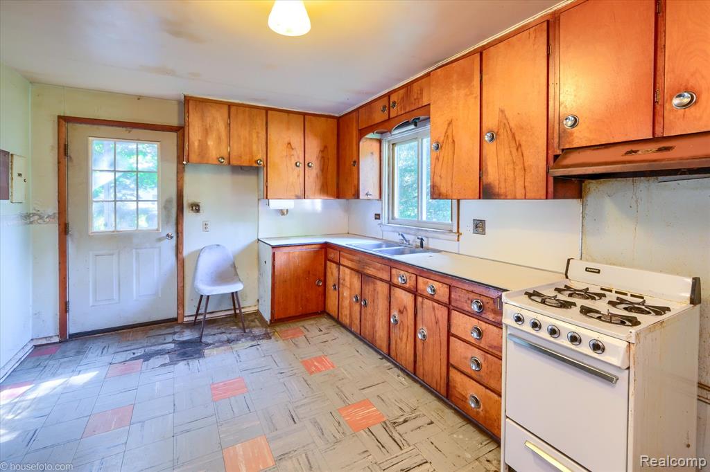 4425 West Street, Leonard, MI 48367 — Photo 10