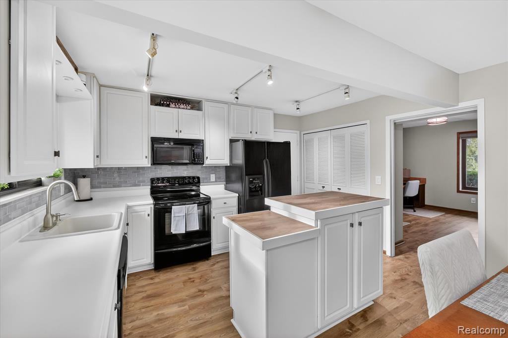 24701 Pamela Street, Flat Rock, MI 48134 — Photo 14