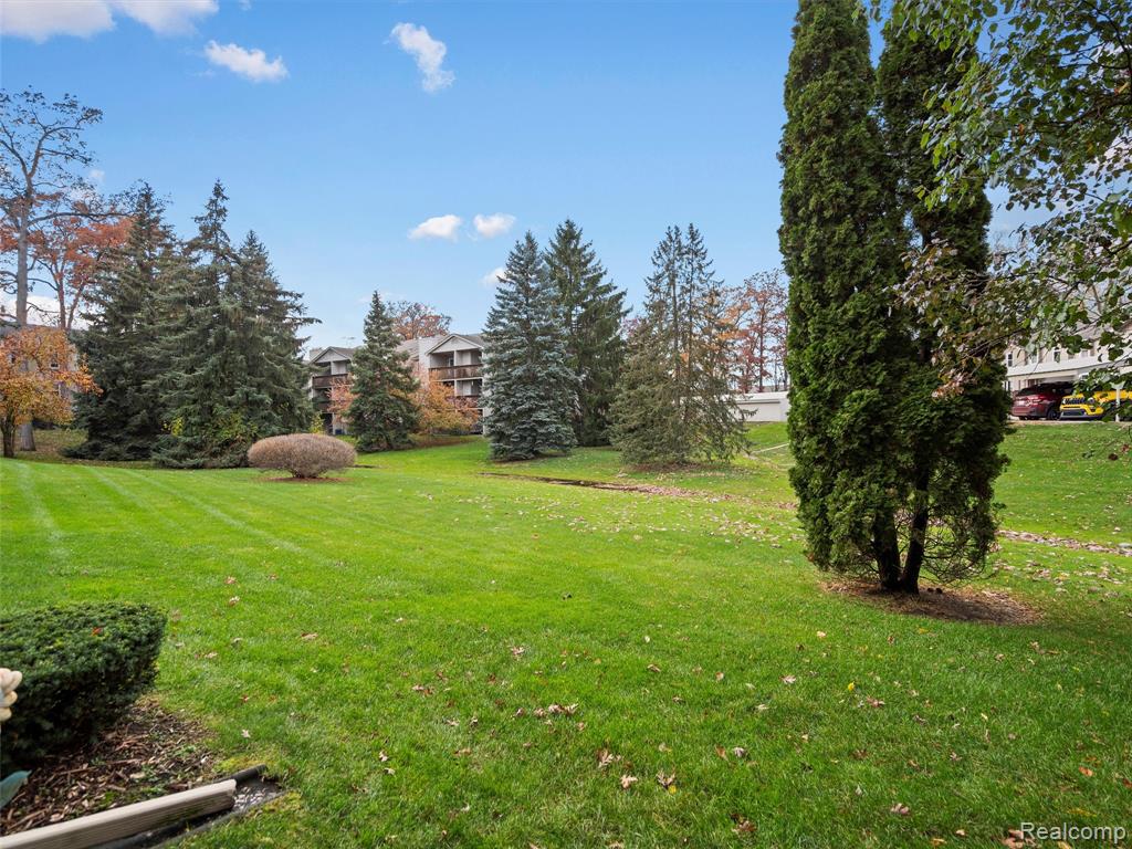 4970 Oak Hill Drive, Waterford, MI 48329 — Photo 33