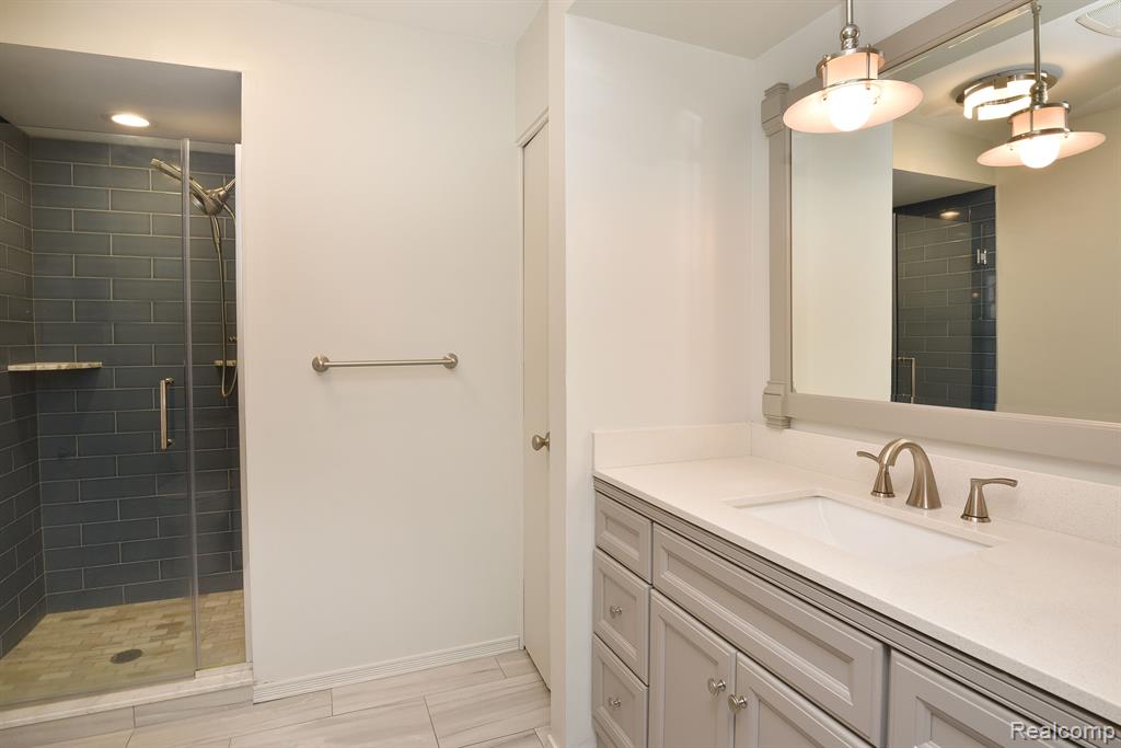 4041 W MAPLE Road, E101, Bloomfield Hills, MI 48301 — Photo 20