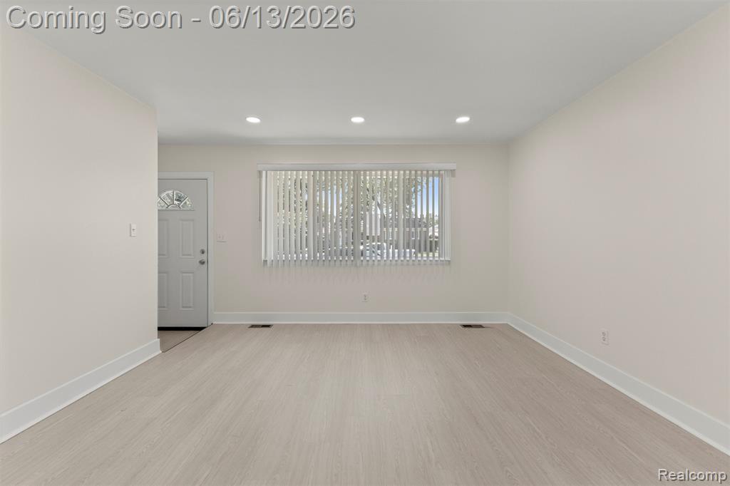 29578 Brown Court, Garden City, MI — Photo 7