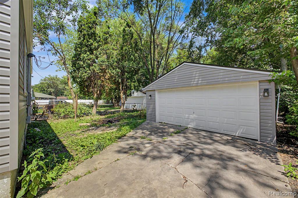 8300 Stout Street, Detroit, MI 48228 — Photo 21