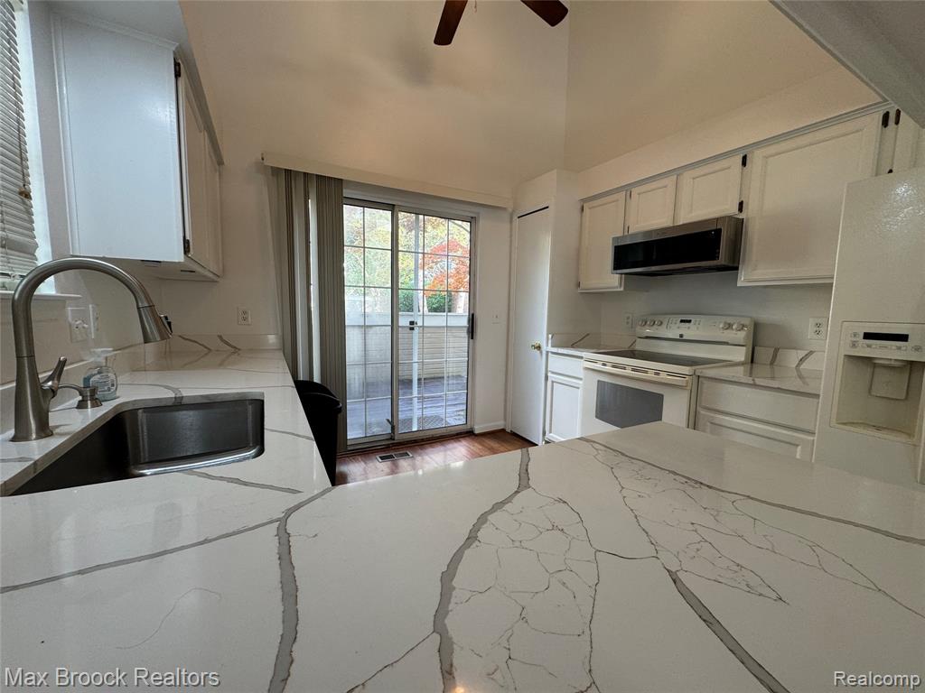 6620 Fireside Court, West Bloomfield, MI — Photo 8