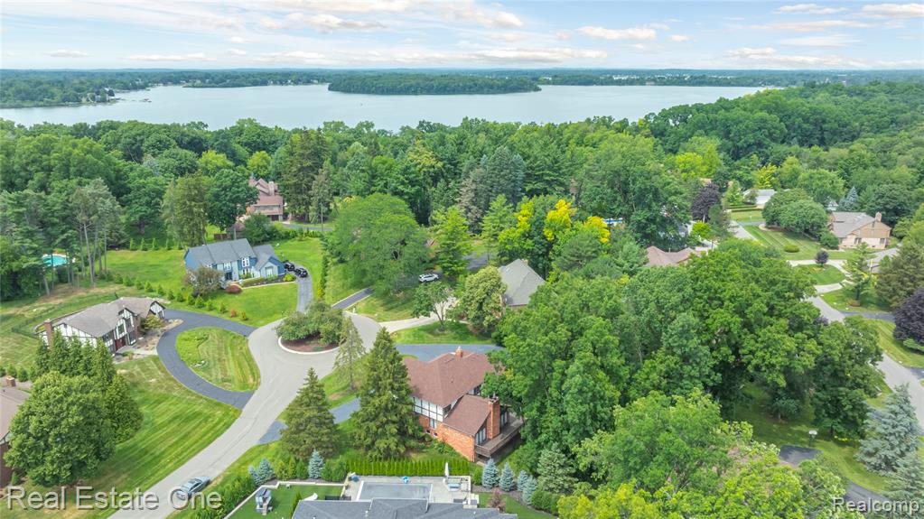 4279 Pine Lane, West Bloomfield, MI 48323 — Photo 35