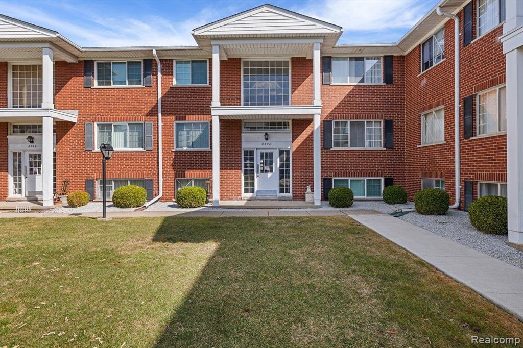 8270 CRESTVIEW Drive, C7, Sterling Heights, MI 48312 — Photo 5