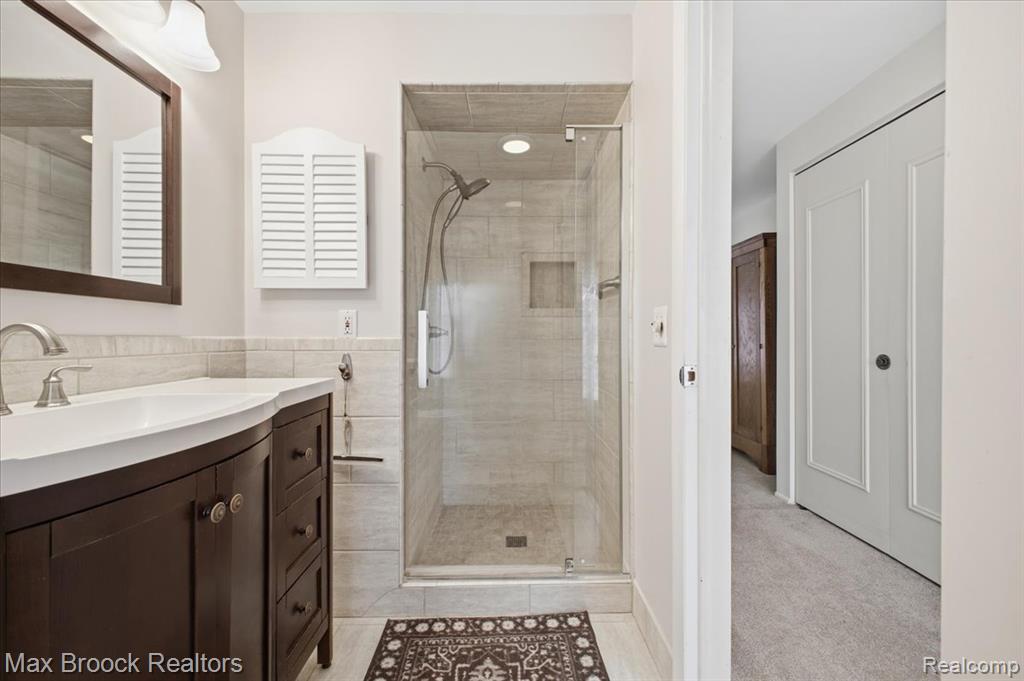 5956 Pinecroft Drive, West Bloomfield, MI — Photo 29