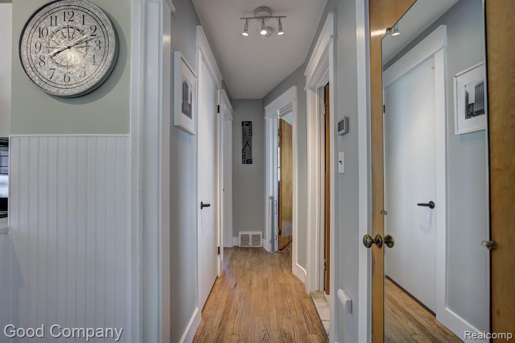 809 MEADOWDALE Street, Ferndale, MI 48220 — Photo 19