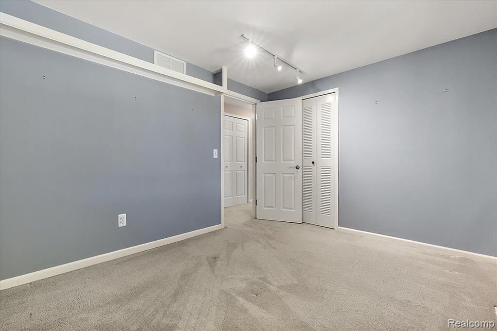 4147 Greensboro Drive, Troy, MI 48085 — Photo 37