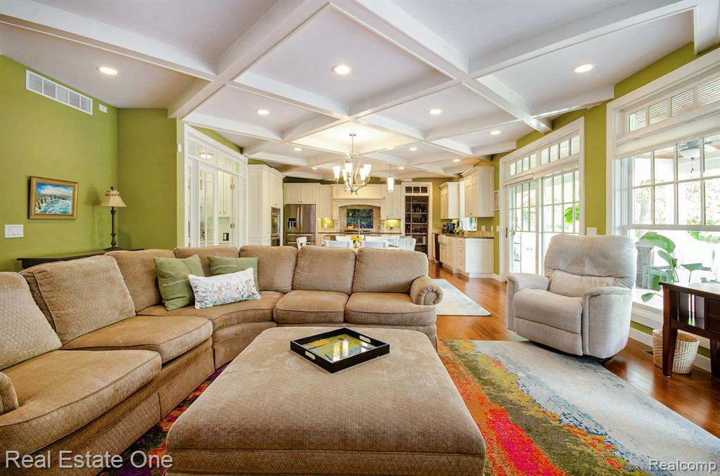 575 Tracy Lane, Milford, MI 48381 — Photo 8
