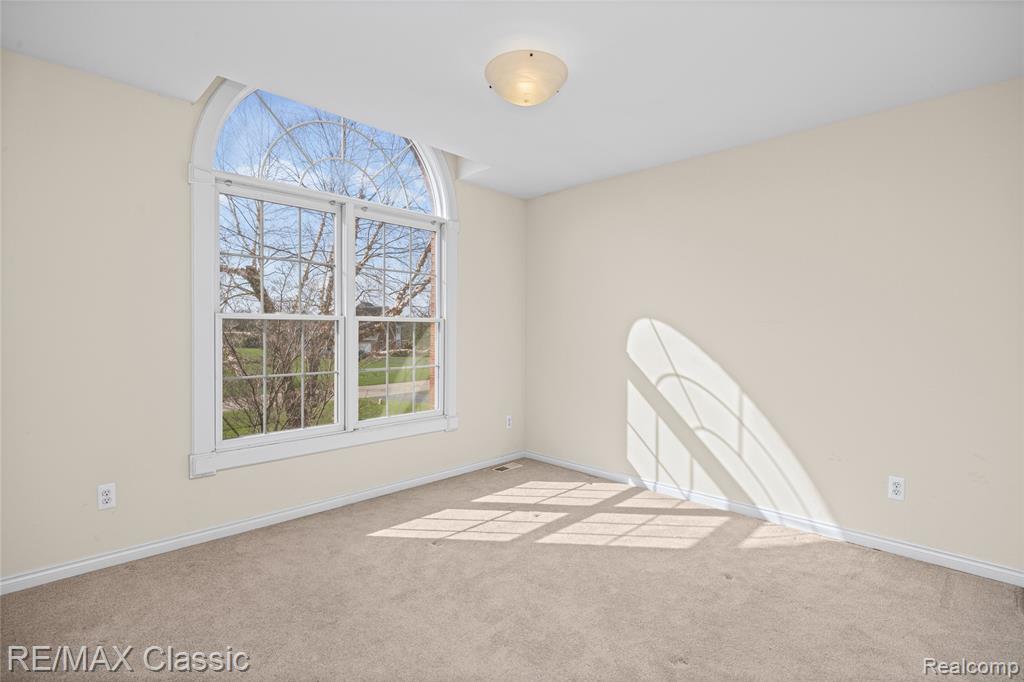 4930 Menominee Lane, Clarkston, MI 48348 — Photo 50
