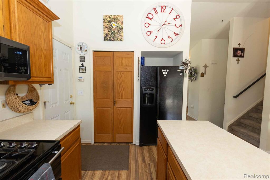 5685 S Aylesbury Drive, Waterford, MI 48327 — Photo 17