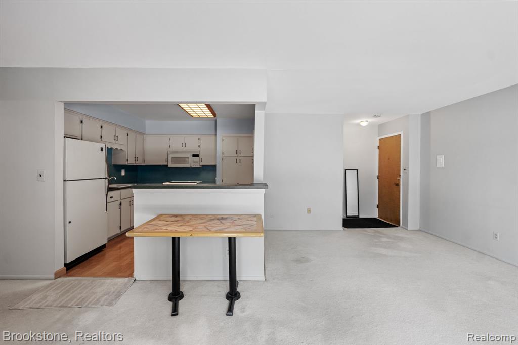 8465 KENNEDY Circle, Warren, MI 48093 — Photo 5
