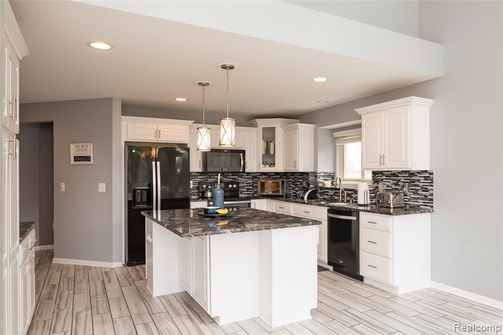 46431 Mariner Drive, Macomb, MI 48044 — Photo 21