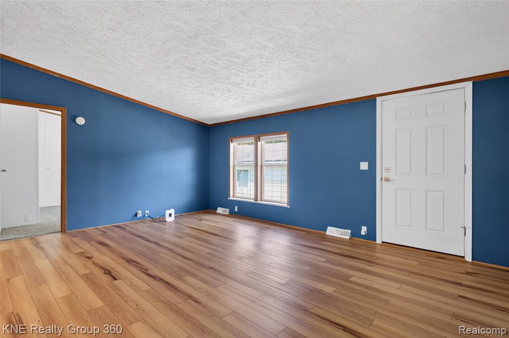 672 Red Oaks Drive, Howell, MI 48843 — Photo 5