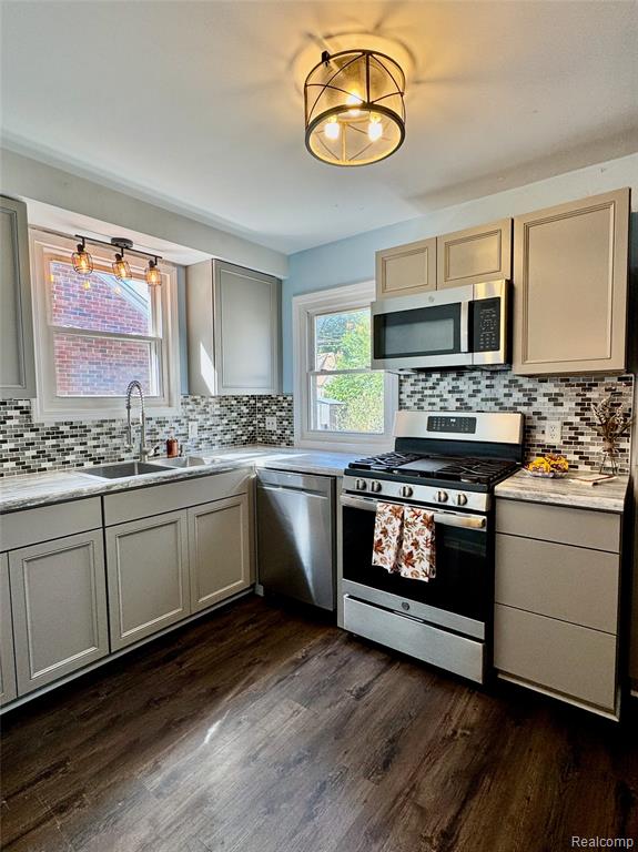 762 Emmons Boulevard, Lincoln Park, MI 48146 — Photo 13
