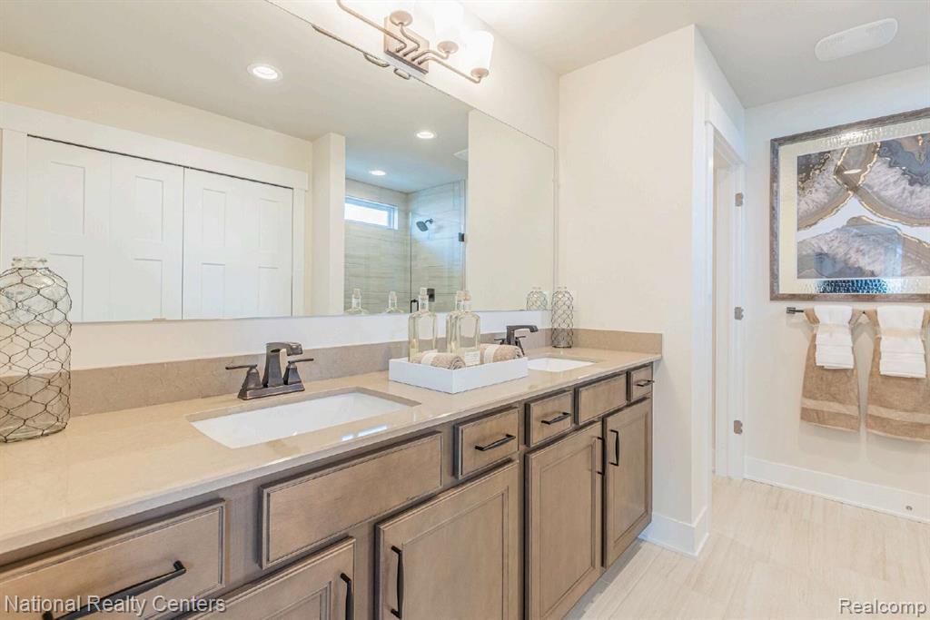 6978 Colony Drive, West Bloomfield, MI 48323 — Photo 17
