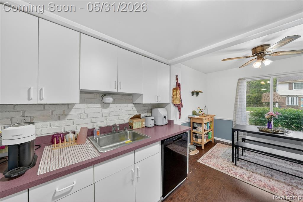 39700 Manor Drive, 10, Harrison Township, MI — Photo 12