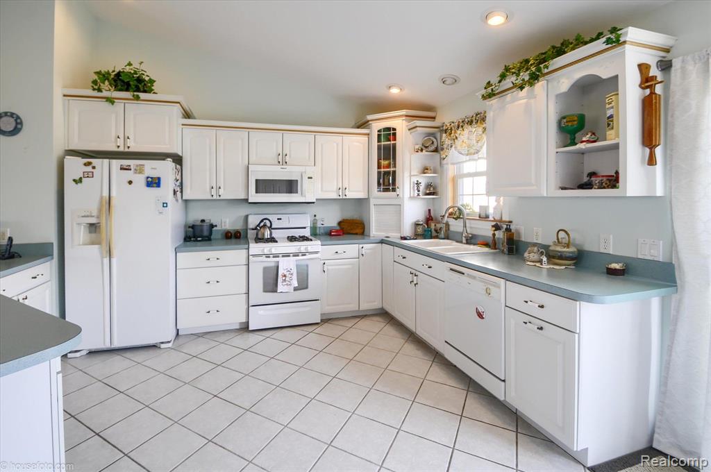 5732 COBBLESTONE Drive, North Branch, MI 48461 — Photo 13