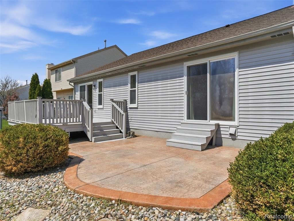 5837 Northridge Circle, Waterford, MI 48327 — Photo 43