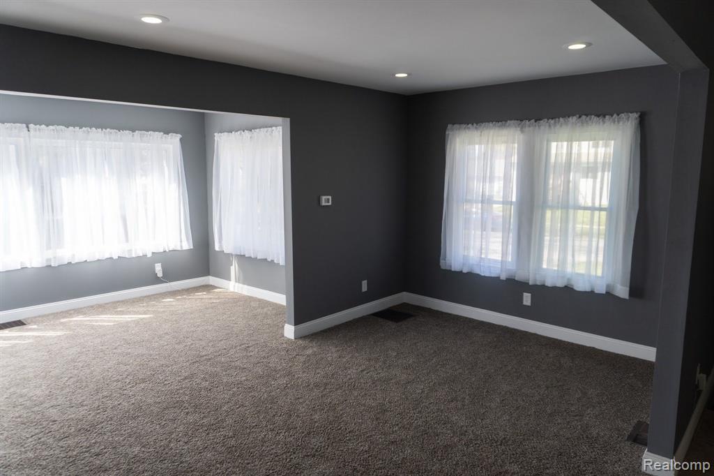 432 BUCKINGHAM Avenue, Flint, MI 48507 — Photo 7