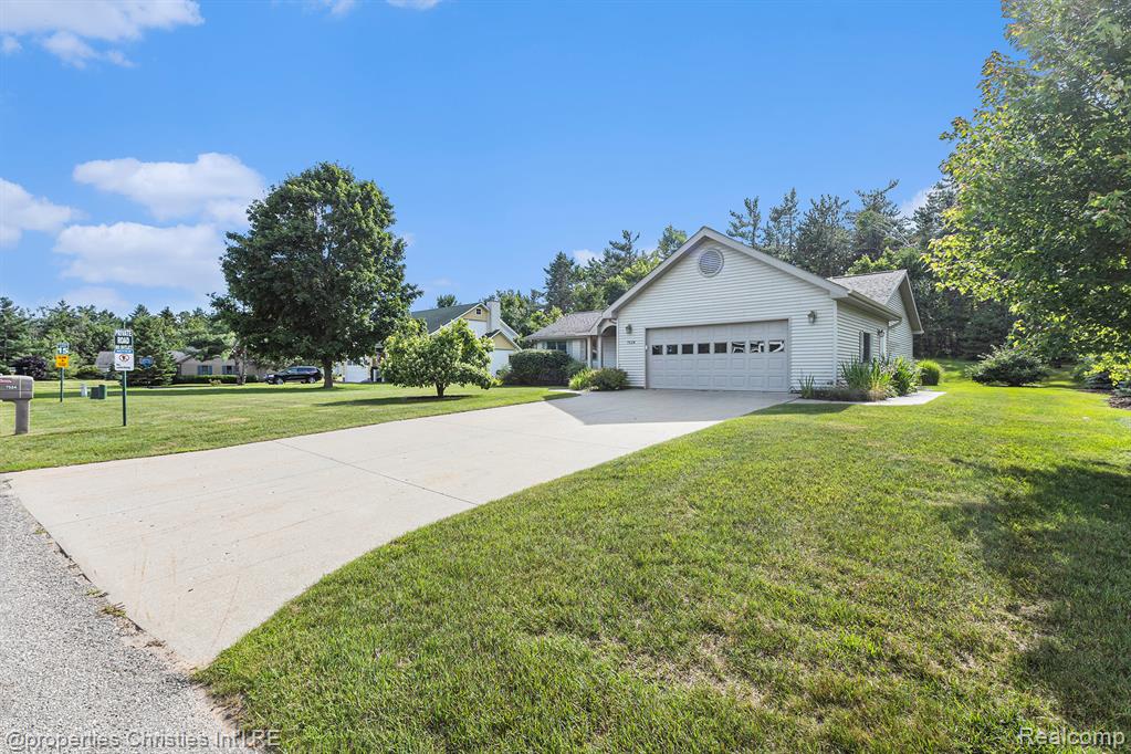 7524 Evergreen Ridge Drive, Harbor Springs, MI 49740 — Photo 3