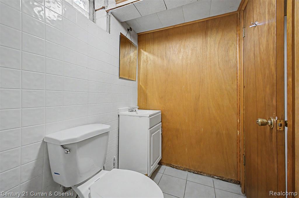 8212 GLENGARY Street, Dearborn Heights, MI 48127 — Photo 30