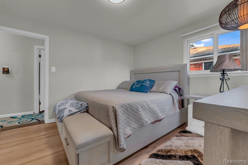 24880 Warrington Avenue, Eastpointe, MI 48021 — Photo 14