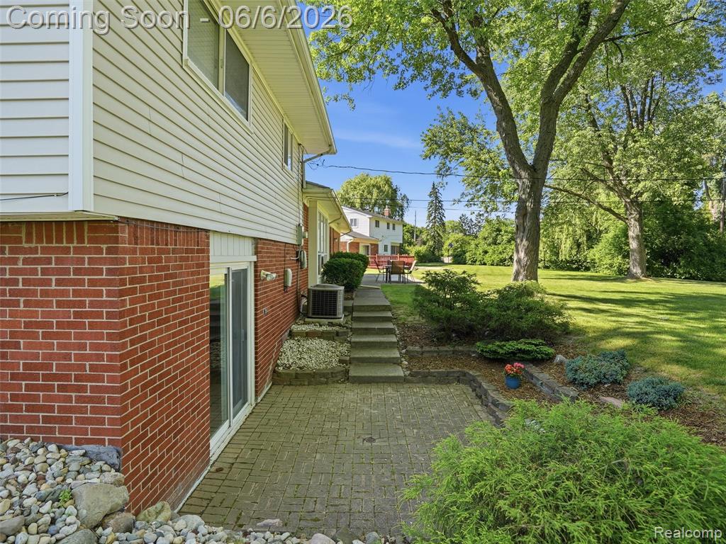 6623 Pine Eagle Lane, West Bloomfield, MI — Photo 27