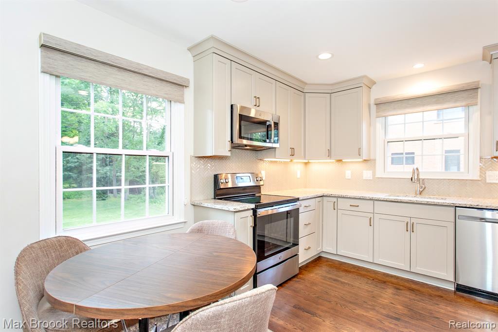 25830 Berkley Avenue, Huntington Woods, MI — Photo 11
