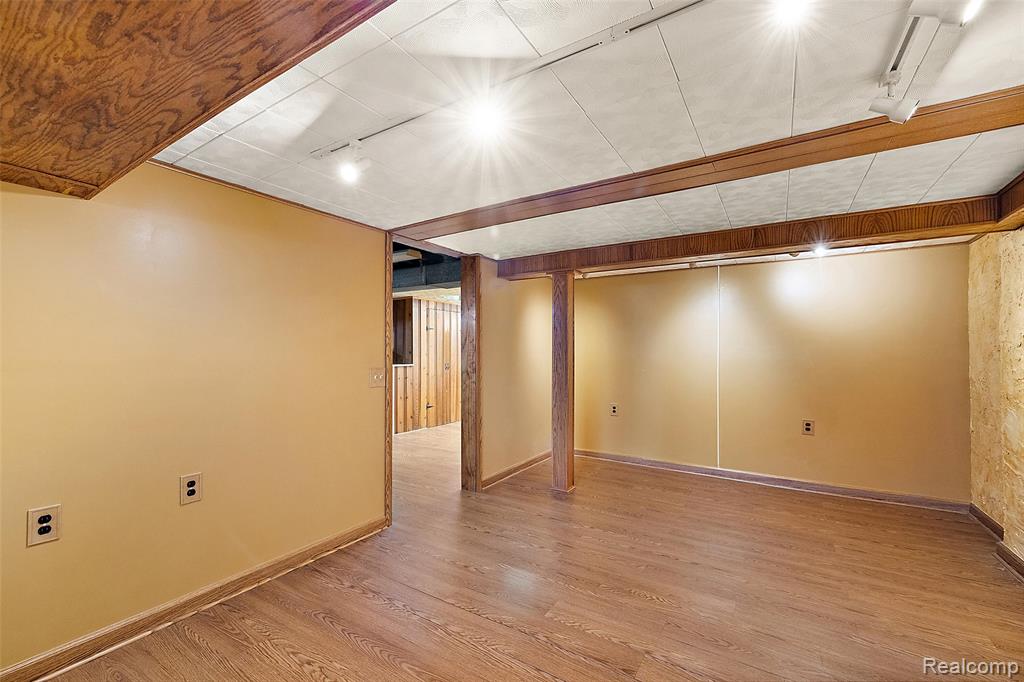 637 S Edgeworth Avenue, Royal Oak, MI 48067 — Photo 38