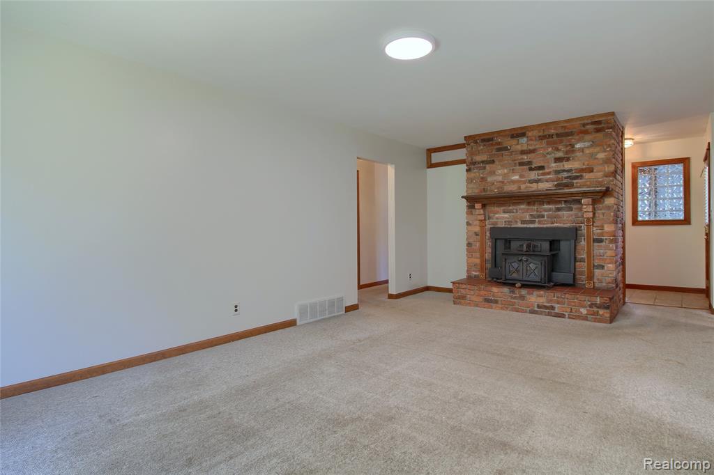 21515 Huron River Drive, New Boston, MI 48164 — Photo 8