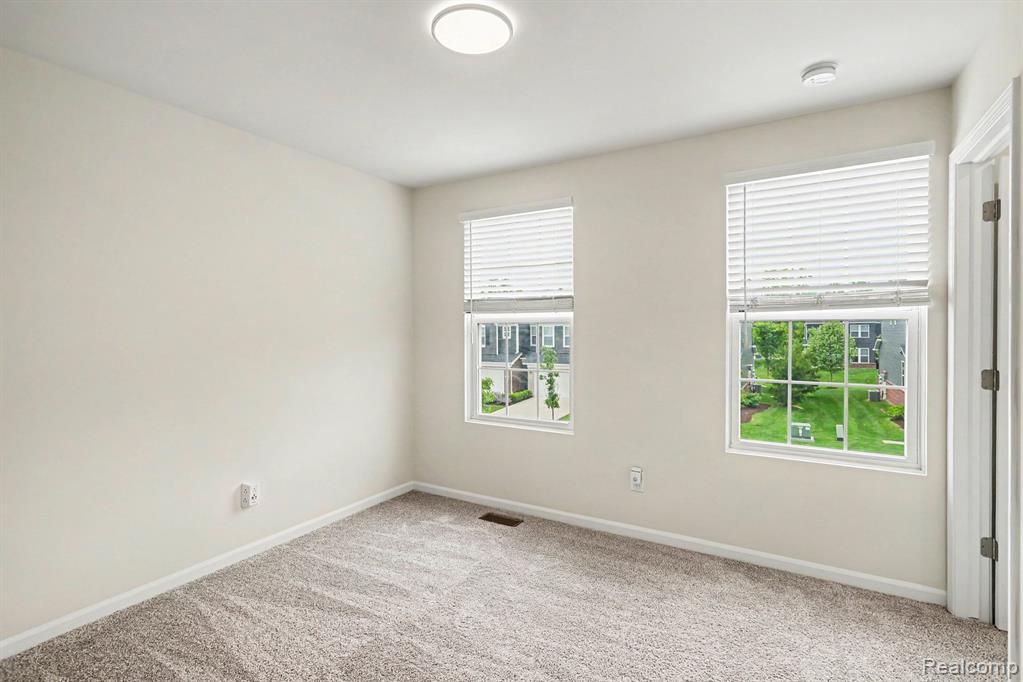 4871 Broomfield Way, Lake Orion, MI — Photo 14