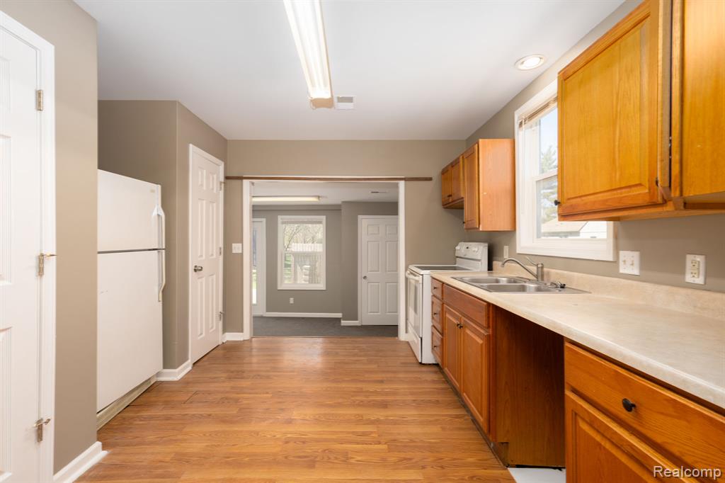 3421 N Genesee Road, Flint, MI 48506 — Photo 10