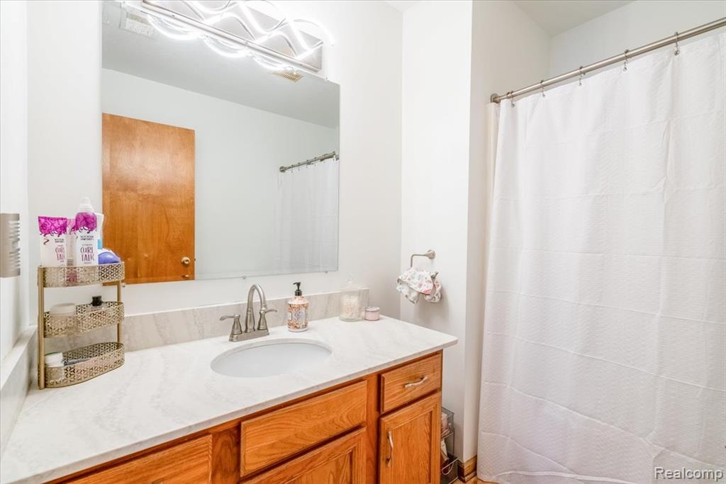 9714 Sawgrass Court, Belleville, MI 48111 — Photo 16
