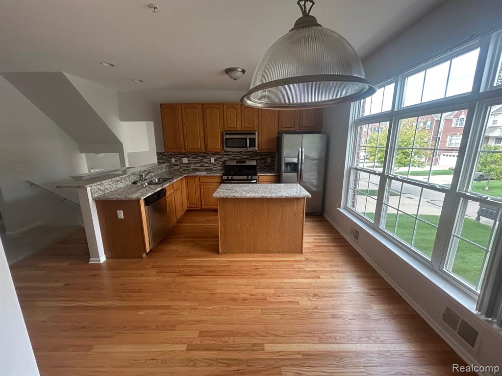 674 CHERRY ORCHARD Road, Canton, MI 48188 — Photo 10