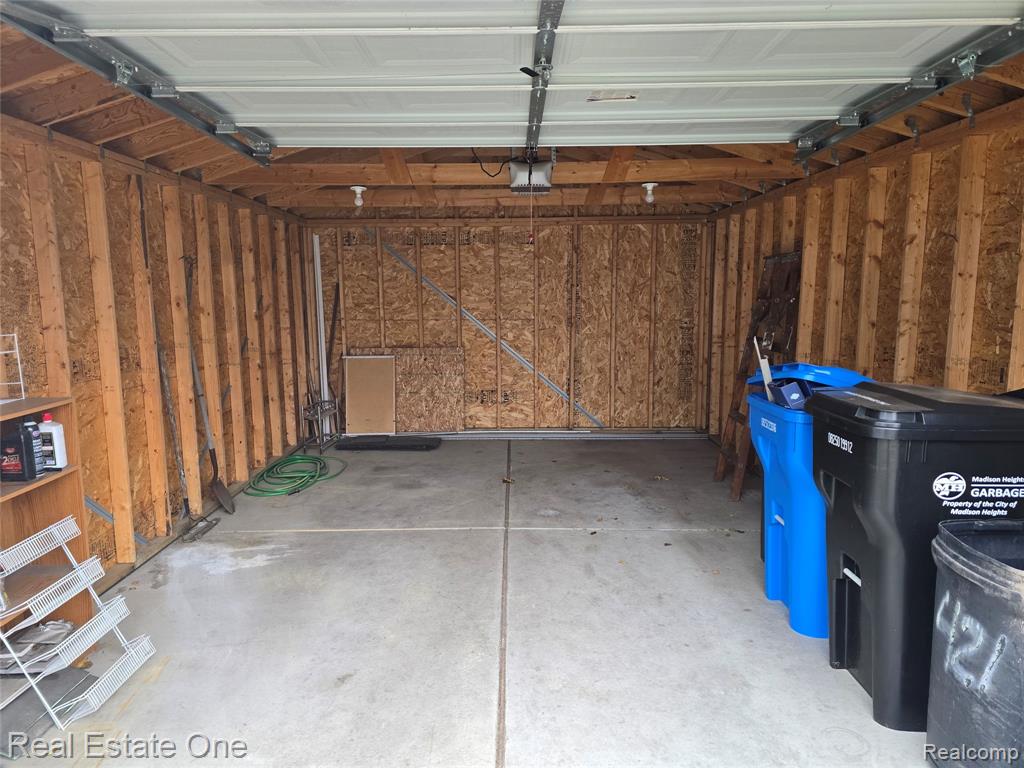 421 W Kalama Avenue, Madison Heights, MI 48071 — Photo 24