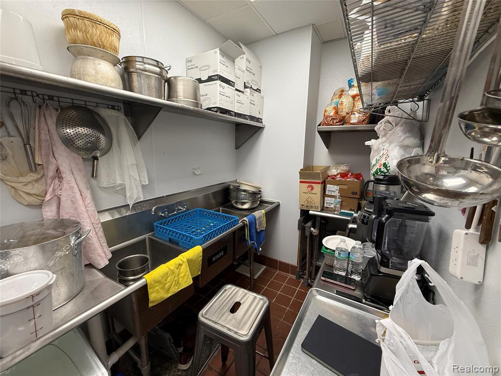 undisclosed Crooks, Rochester Hills, MI 48309 — Photo 11