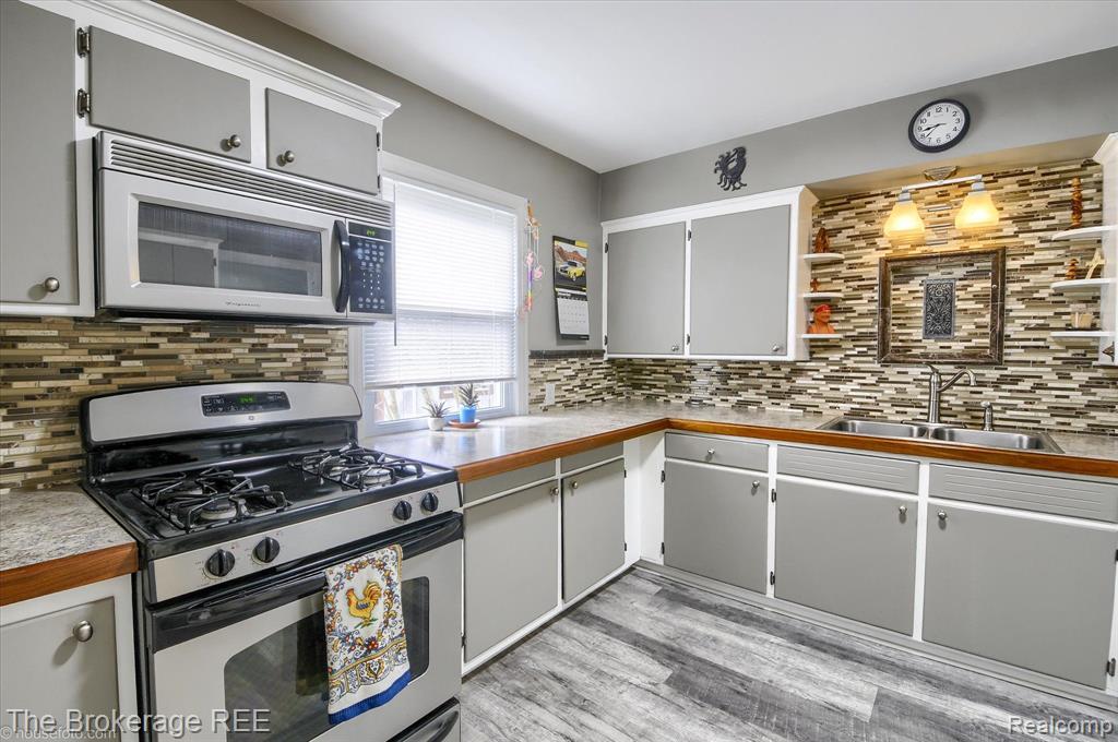 4052 COOK Road, Swartz Creek, MI 48473 — Photo 12