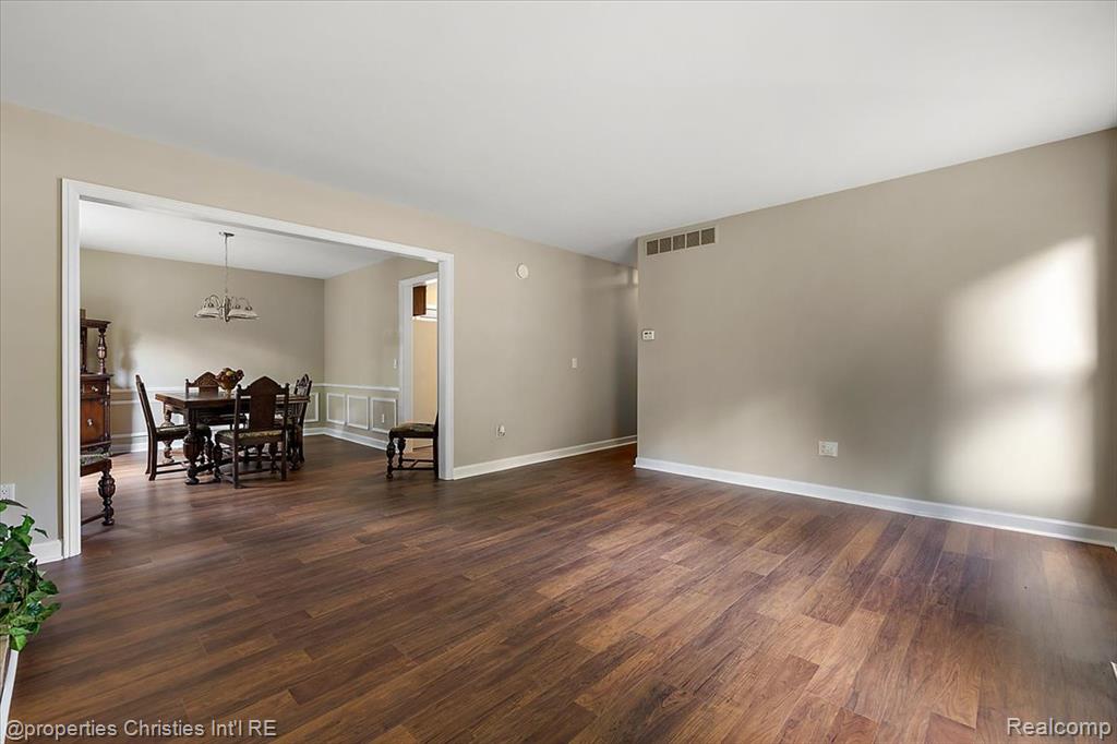 4069 Harbor Vista Drive, Orchard Lake Village, MI 48323 — Photo 20