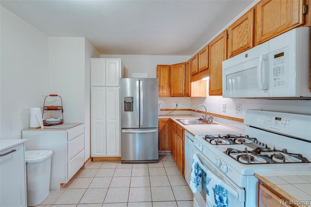 40815 Newport Drive, Plymouth, MI 48170 — Photo 7
